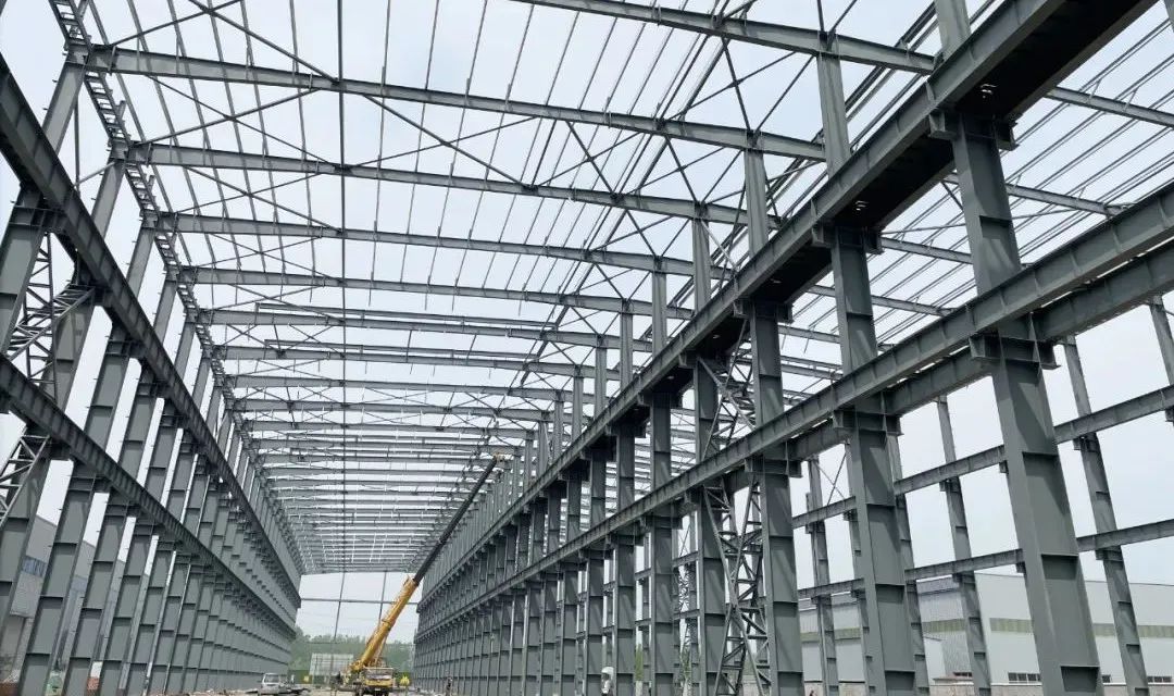 鑫金山三期智能工廠建設邁出堅實步伐，鋼結構主體工程圓滿完工